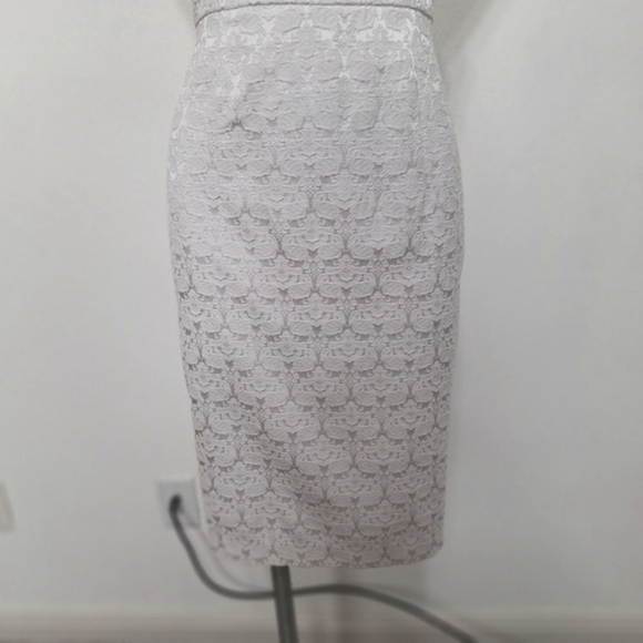 Maggy London White Lace Ruffle Neck Romantic Bridal Sheath Midi Dress Size 8 - Picture 3 of 14